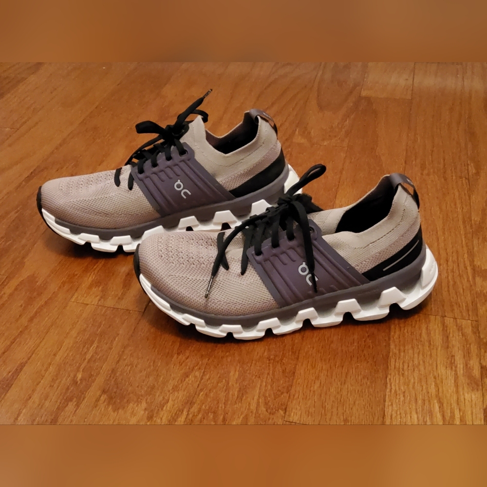 On Running Women's Cloudswift Sneakers - Lavender and Black